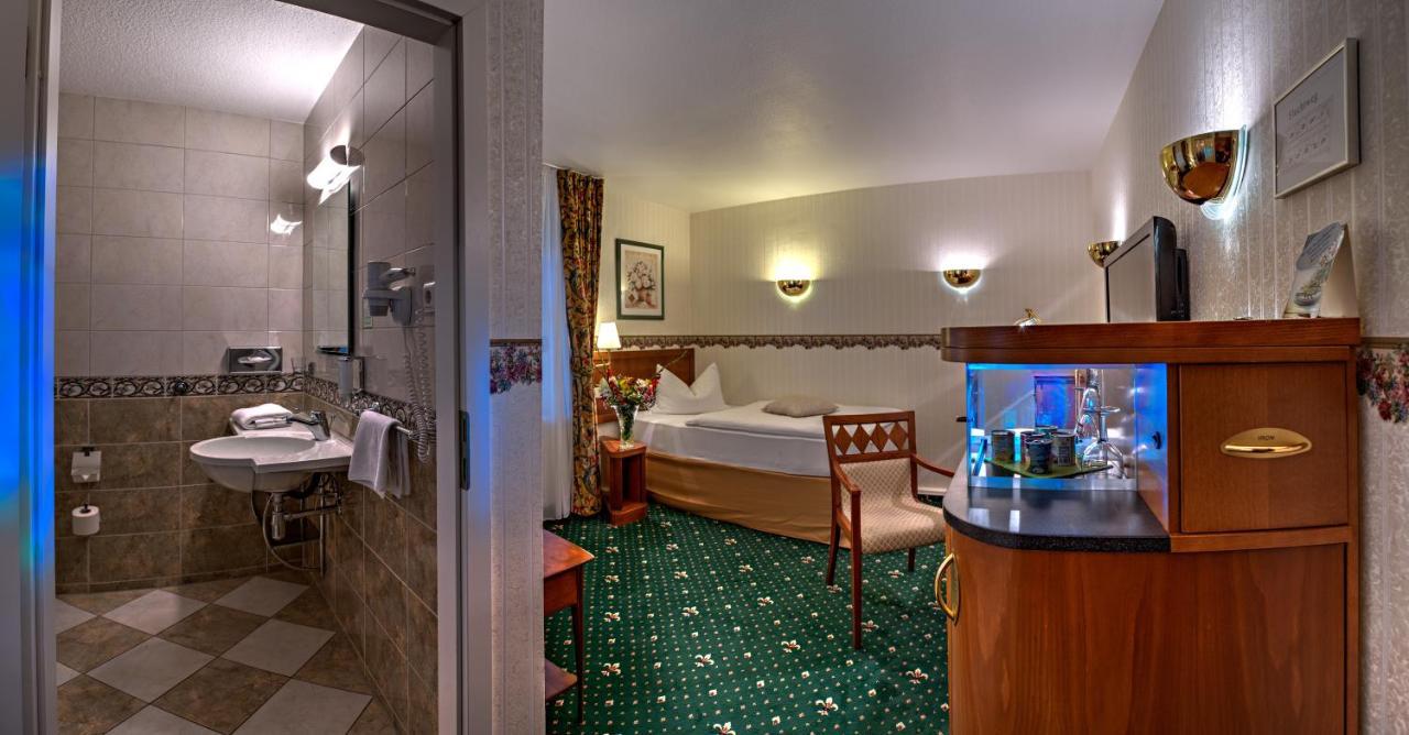 Landhotel Schwarzer Adler Suelzetal Exteriör bild